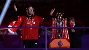 Erst Spektakel, dann Krönung: Klopp bringt Meisterpokal nach Liverpool