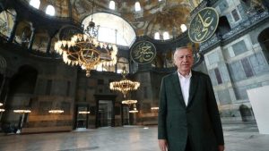 Erstes Freitagsgebet in der Hagia Sophia: Die türkische Regierungspresse feiert Erdogans "Doppelschlag" für die Westpolitik