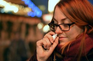 Kann ein Nasenspray vor Infektionen schützen?
